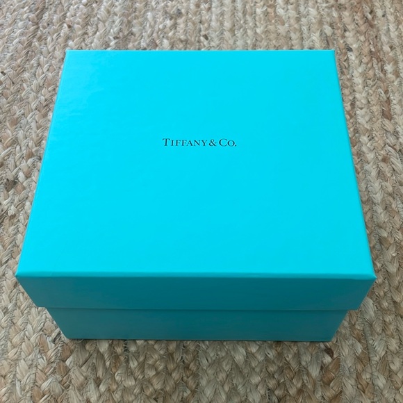 Tiffany & Co. Limited Edition 5th Avenue Fine Bone China Mug - Picture 2 of 5